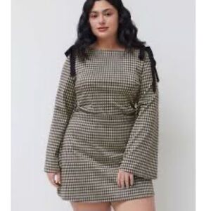 Cider Black and White Houndstooth Long Sleeve Dress